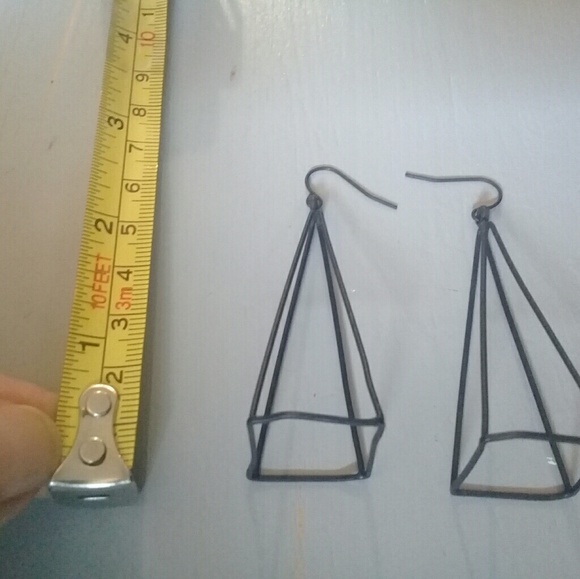 Black geometric earrings - Picture 2 of 2